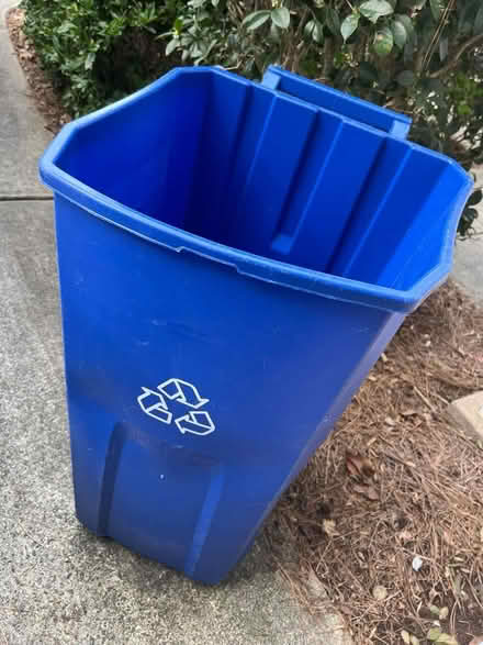 Photo of free BIG RECYCLE BIN in 30350 (Morgan Falls. No Sandy Springs) #1