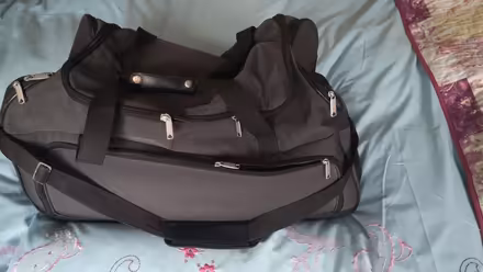 Photo of free Dark grey holdall (DN21, Gainsborough) #1