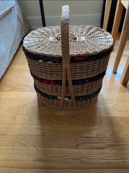 Photo of free Fancy picnic basket (Metuchen NJ) #1