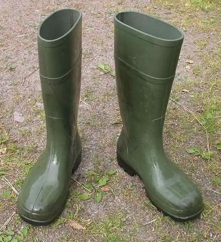 Photo of Old wellington / rubber boots size 7/8 - any condition (West Haddon NN6) #1