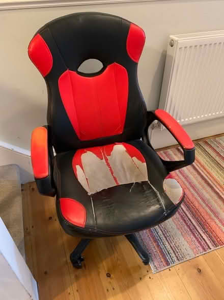 Photo of free Desk/gaming chair (Combe Down) #1