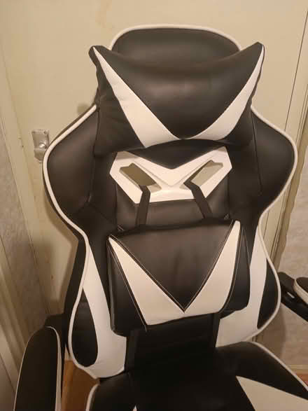 Photo of free Gaming Chair - some cover wear (Holloway N7) #4