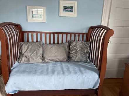 Photo of free Toddler bed/crib (Close to el Camino Burlingame) #2