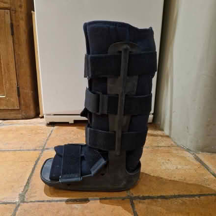 Photo of free orthopedic walking boot (Owlpen GL11) #1