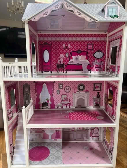 Photo of free LOL / Barbie doll house (SK7 Bramhall) #1