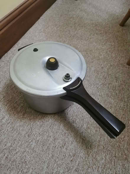 Photo of free Prestige pressure cooker pan; no pressure function. (Old Hutton LA8) #1