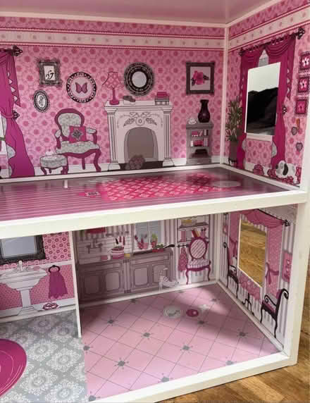 Photo of free LOL / Barbie doll house (SK7 Bramhall) #2