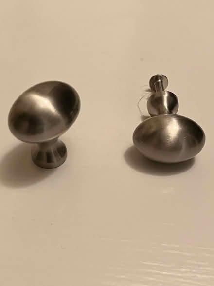 Photo of free 6 drawer knobs (Scarsdale/New Rochelle) #1
