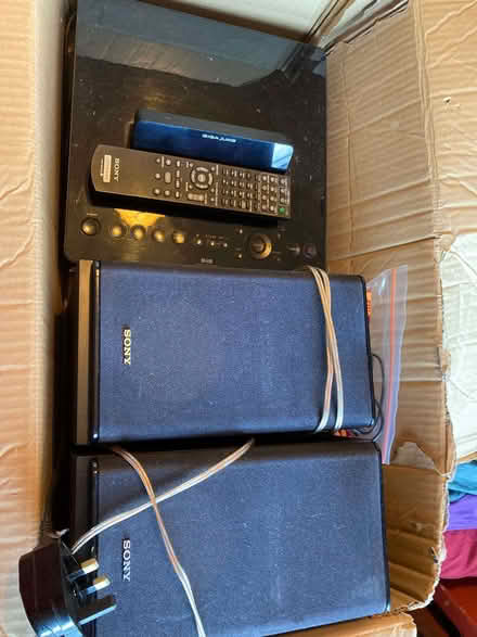 Photo of free radio/CD player and Sony speakers (Hyson Green NG1) #2