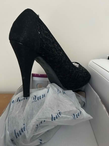 Photo of free Ladies shoes size 40 (B21 0JJ) #2