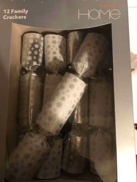 Photo of free Christmas crackers (Spacey Houses HG3) #1
