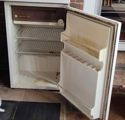 Photo of free Fridge (Ng9 8dn) #2