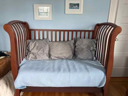 Photo of free Toddler bed/crib (Close to el Camino Burlingame) #1
