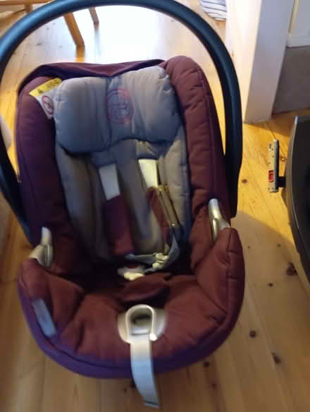Photo of free Baby car seat for baby and base isofix (Cutteslowe OX2) #1