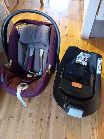 Photo of free Baby car seat for baby and base isofix (Cutteslowe OX2) #2