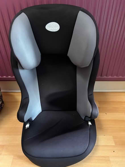 Photo of free Child’s car seat For children 15kgs to 36 kg (Muirend G44) #1