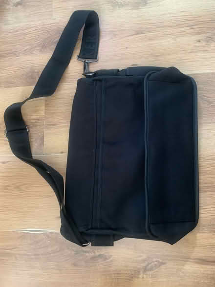 Photo of free TED BAKER bag over shoulder (GU12) #4