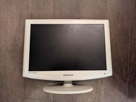 Photo of free Samsung 19" TV / monitor (Hatchford, nr Cobham KT11) #1