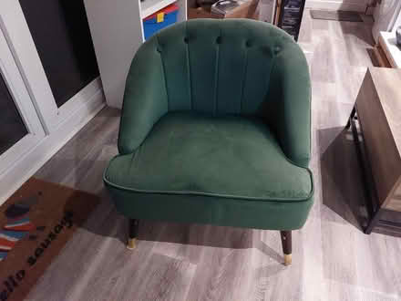 Photo of free Green velvet effect chair (Po7) #1