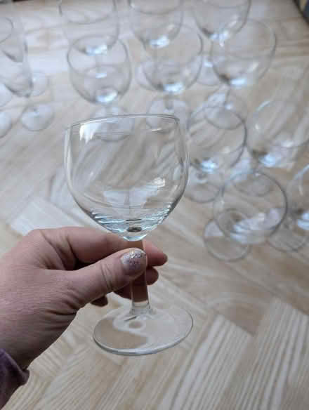 Photo of free Wine and champagne glasses (Kenley CR8) #2