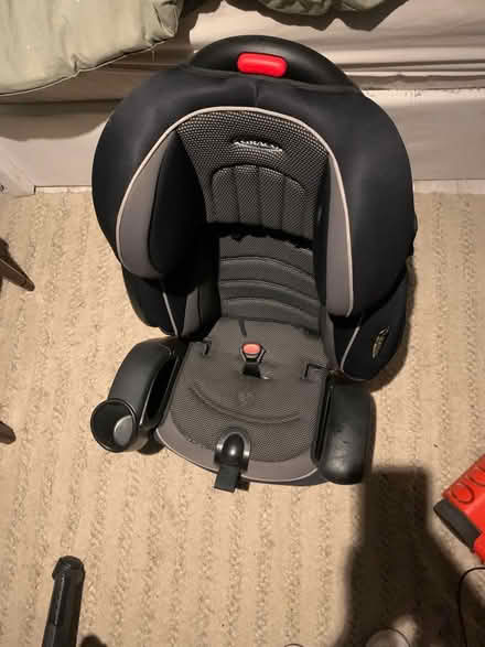 Photo of free Car seat (SW16) #3