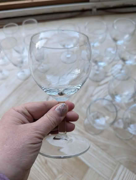 Photo of free Wine and champagne glasses (Kenley CR8) #3