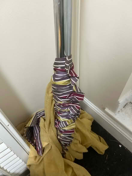 Photo of free Large curtain pole (Finsbury Park N4) #4