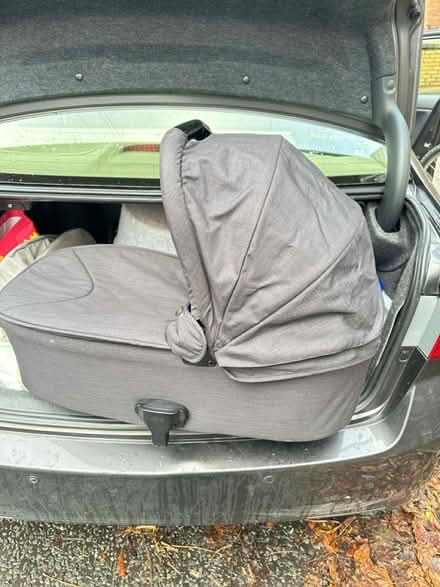 Photo of free Mamas and papas flip xt2 carry cot (SE5 camberwell) #1
