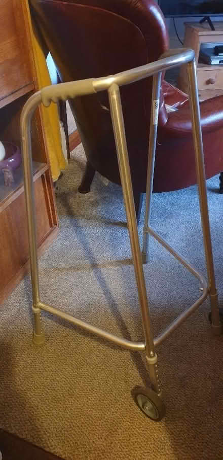 Photo of free Walking frame (Linslade LU7) #1