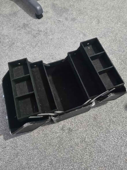Photo of free Vanity case makeup box (Dunstable LU5) #3
