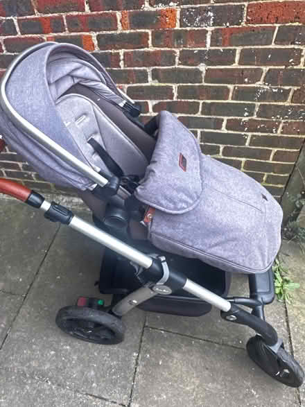 Photo of free Silvercross pushchair BROKEN BUCKLE (Walton on Thames) #3