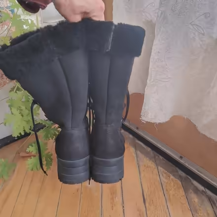 Photo of free Women's Sheepskin boots (Trinity Bellwoods) #4