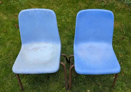 Photo of free Couple of plastic chairs (metal legs) (Kennington OX1) #1