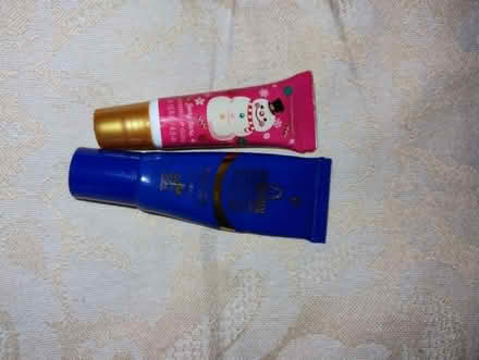 Photo of free Lip mask / Lip gloss (Crookes S10) #1
