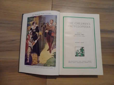 Photo of free vintage childrens' encyclopedia set (St albans) #2