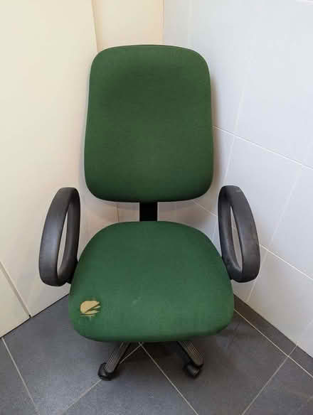 Photo of free Premium desk chair (collection near Kew Gardens) (Kew TW9) #1