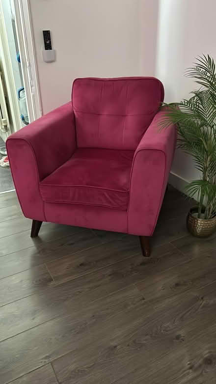 Photo of free Pink chair (Neithrop) #1