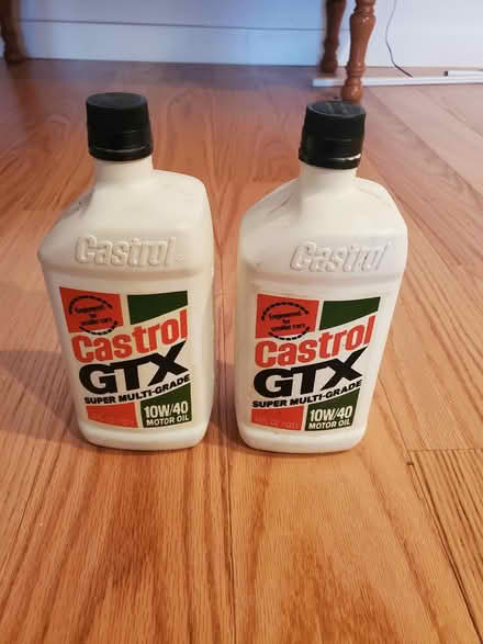 Photo of free 2x quarts 10W/40 motor oil (South Bellevue) #1