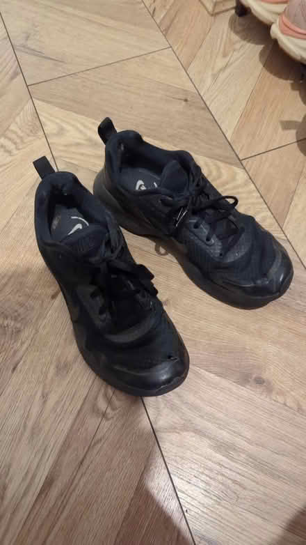 Photo of free Size 6 black nikes (L17) #1