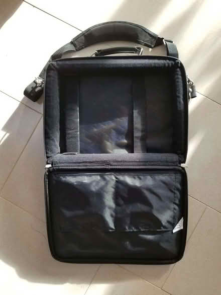 Photo of free Targus laptop bag (Speldhurst TN3) #2