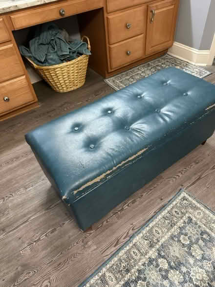 Photo of free Bench storage ottoman (Monrovia - off Bartholows Road) #4