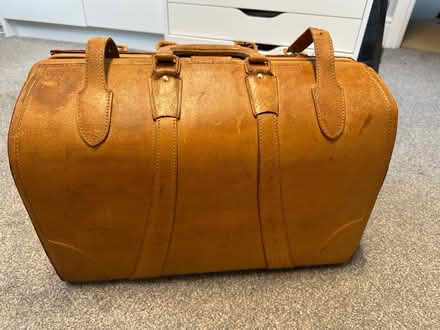 Photo of free Vintage tan leather Gladstone bag (Burton green) #1
