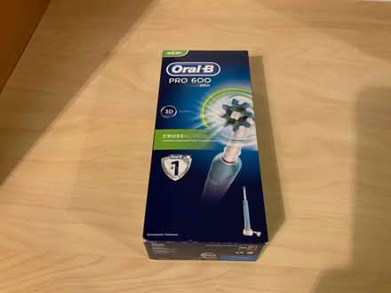 Photo of free Oral B PRO 600 cross action electric toothbrush (Spring Park CR0) #1