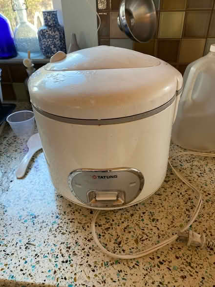 Photo of free Large rice cooker (Ashby & Sacramento) #1