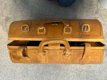 Photo of free Vintage tan leather Gladstone bag (Burton green) #3
