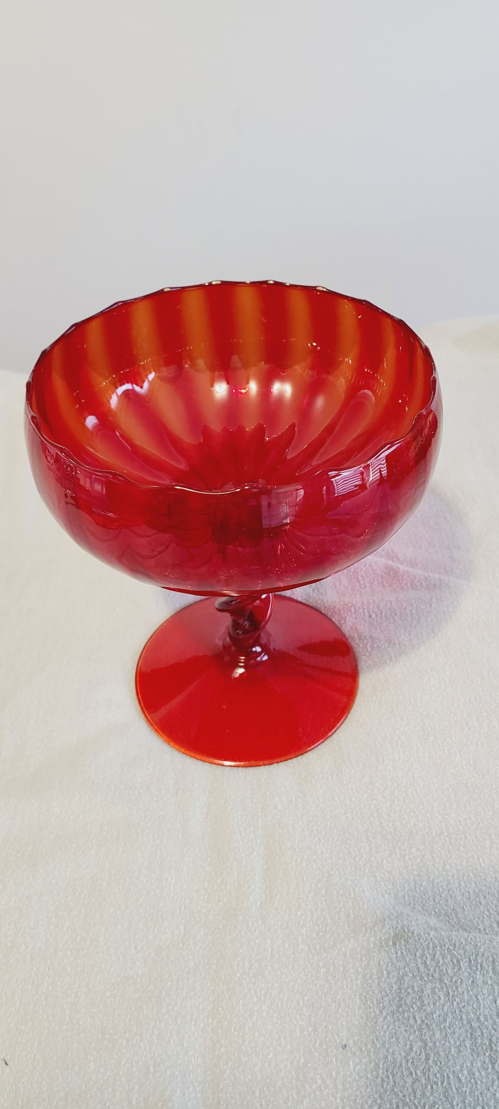 Free: Decorative red glass serving bowl (White Plains, New York)