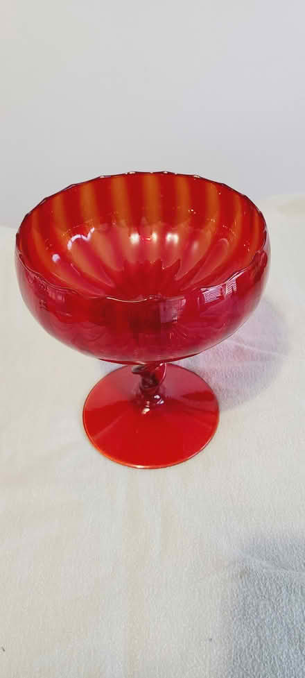 Photo of free Decorative red glass serving bowl (White Plains, New York) #2