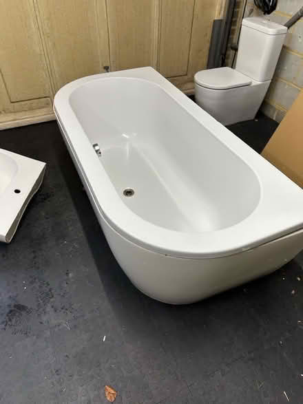 Photo of free 3 Piece Bathroom Suite (Woking) #4