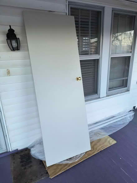 Photo of free hollow core door with door knobs (North Knoxville) #1