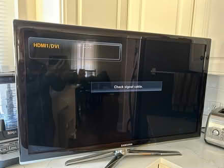 Photo of free Samsung older smart tv 40” (Belmont) #2